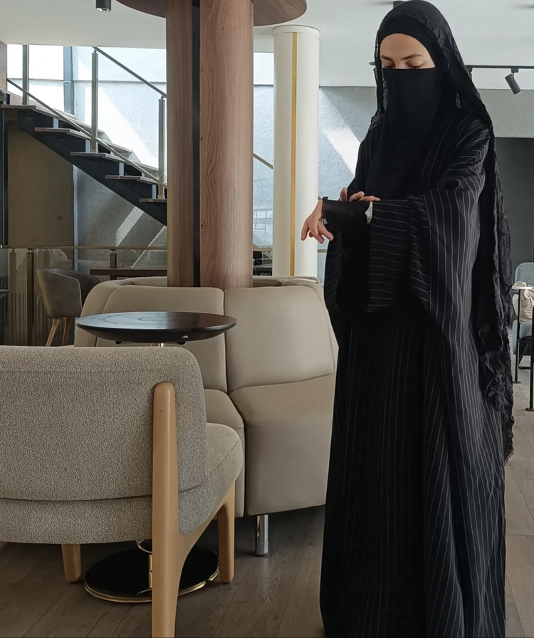Siyah çizgili abaya 