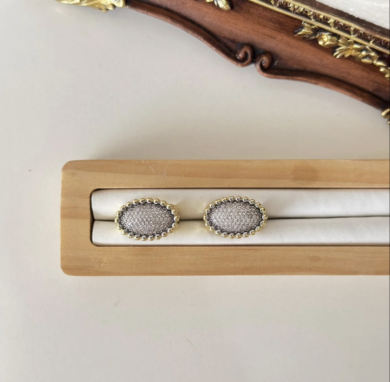 Gold Taş Bezeli Oval Form Yüzük
