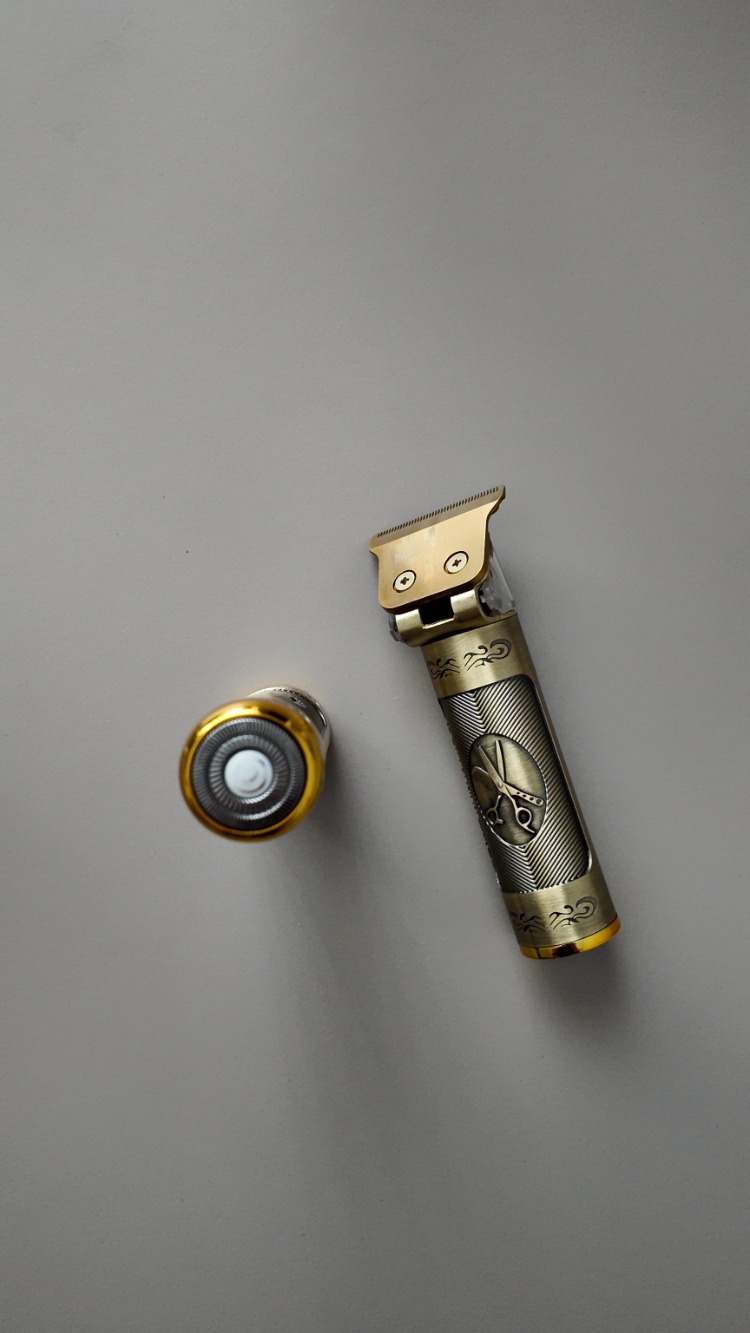 GOLDTECH 2'Lİ ŞARJLI SAÇ SAKAL KESME ERKEK BAKIM SETİ (MODEL:102)