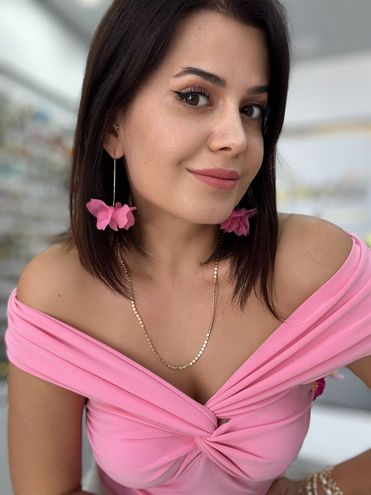 Pembe küpe 