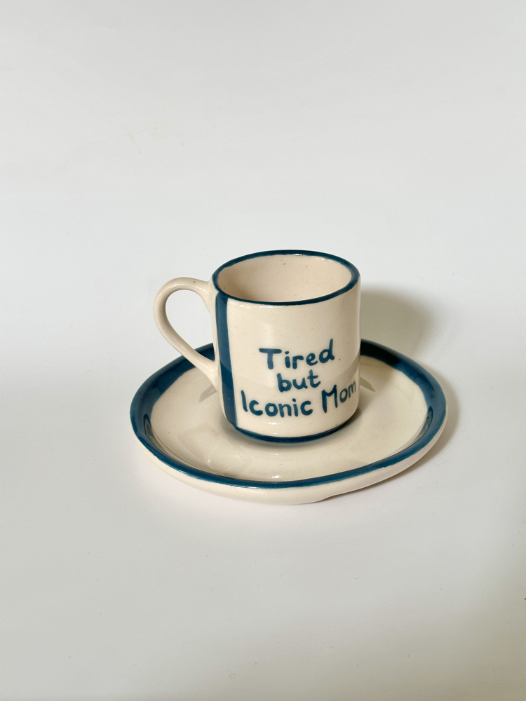 Tired but Iconic Mom El Yapımı Seramik Fincan ve Tabak Seti