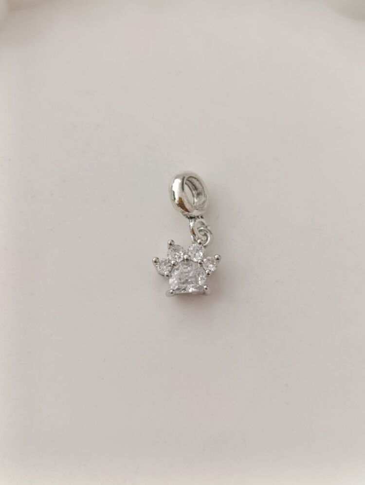 Beyaz taşlı pati charm