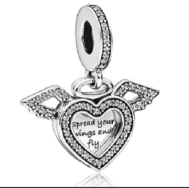 Kalpli Kanatlı Charm