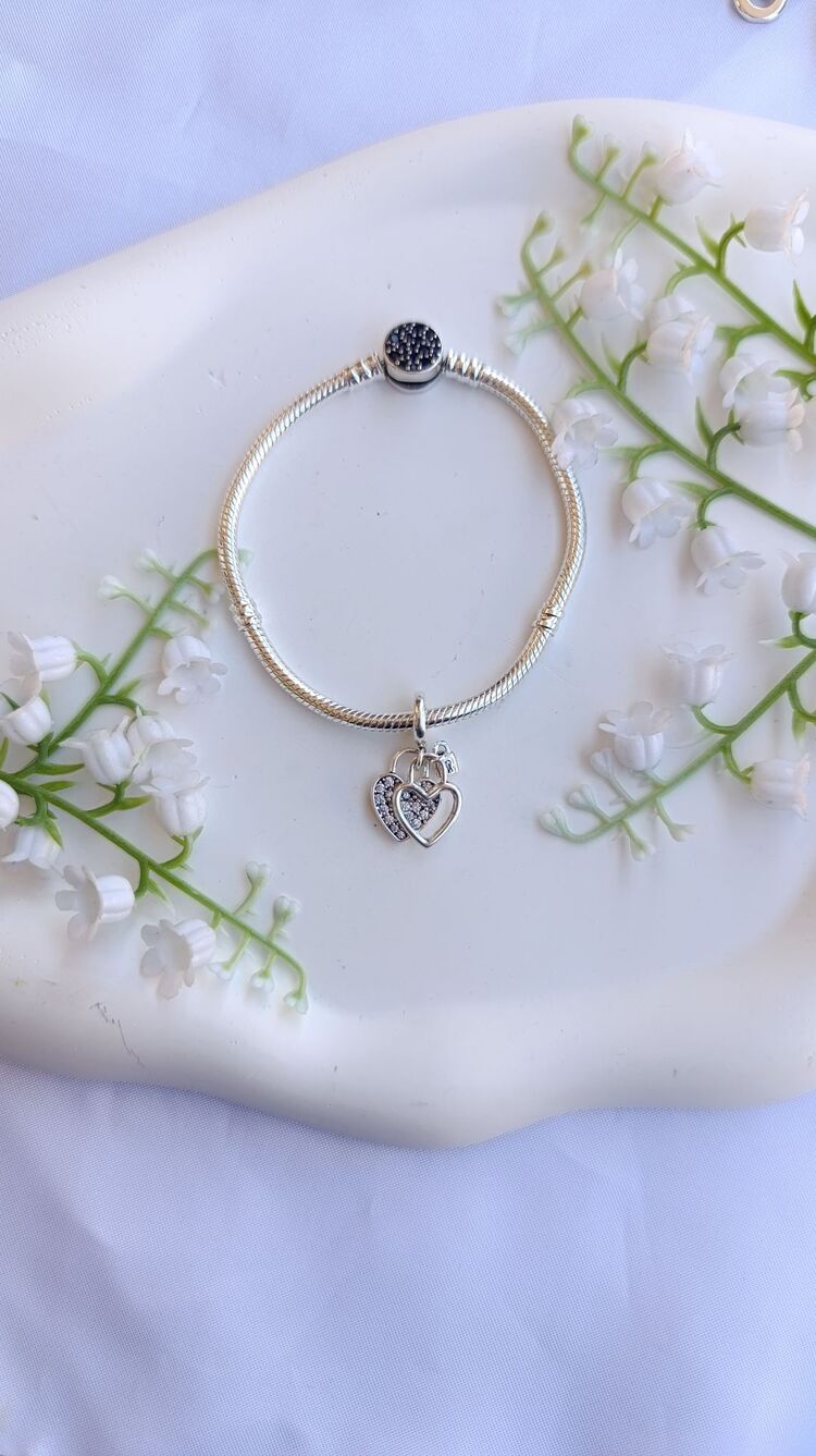 Taşlı kalpli Sallantılı charm