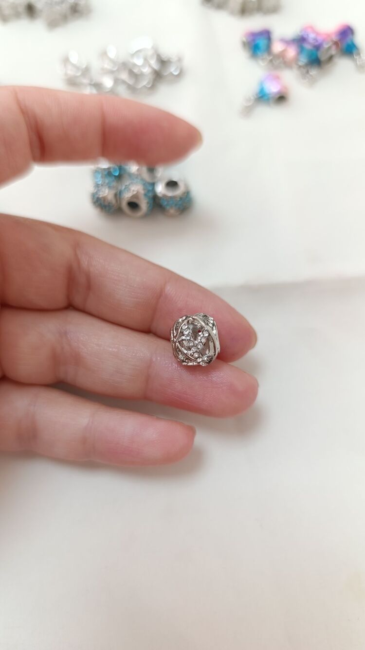 Yuvarlak Taşlı Charm