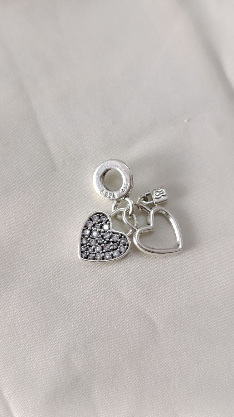 Taşlı kalpli Sallantılı charm