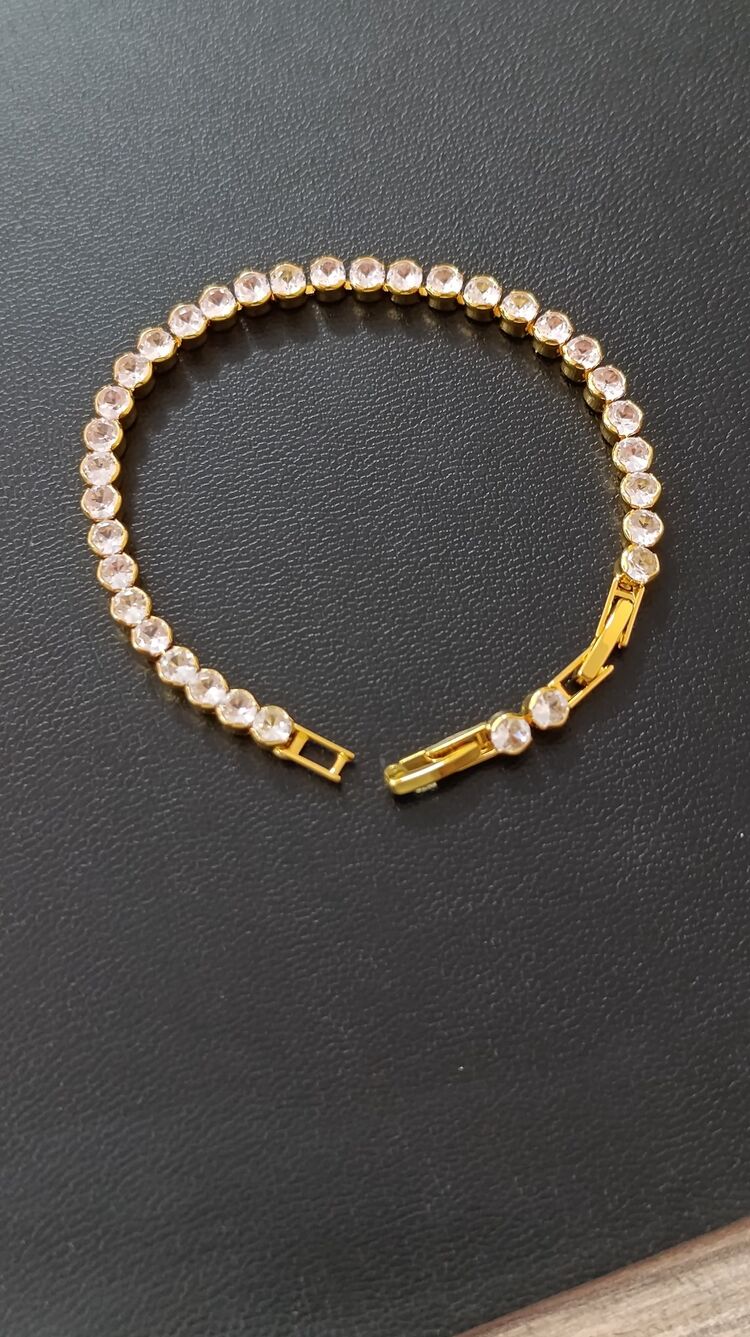 Gold Renk Beyaz Taşlı Su Yolu Bileklik