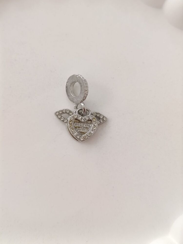 Kalpli Kanatlı Charm