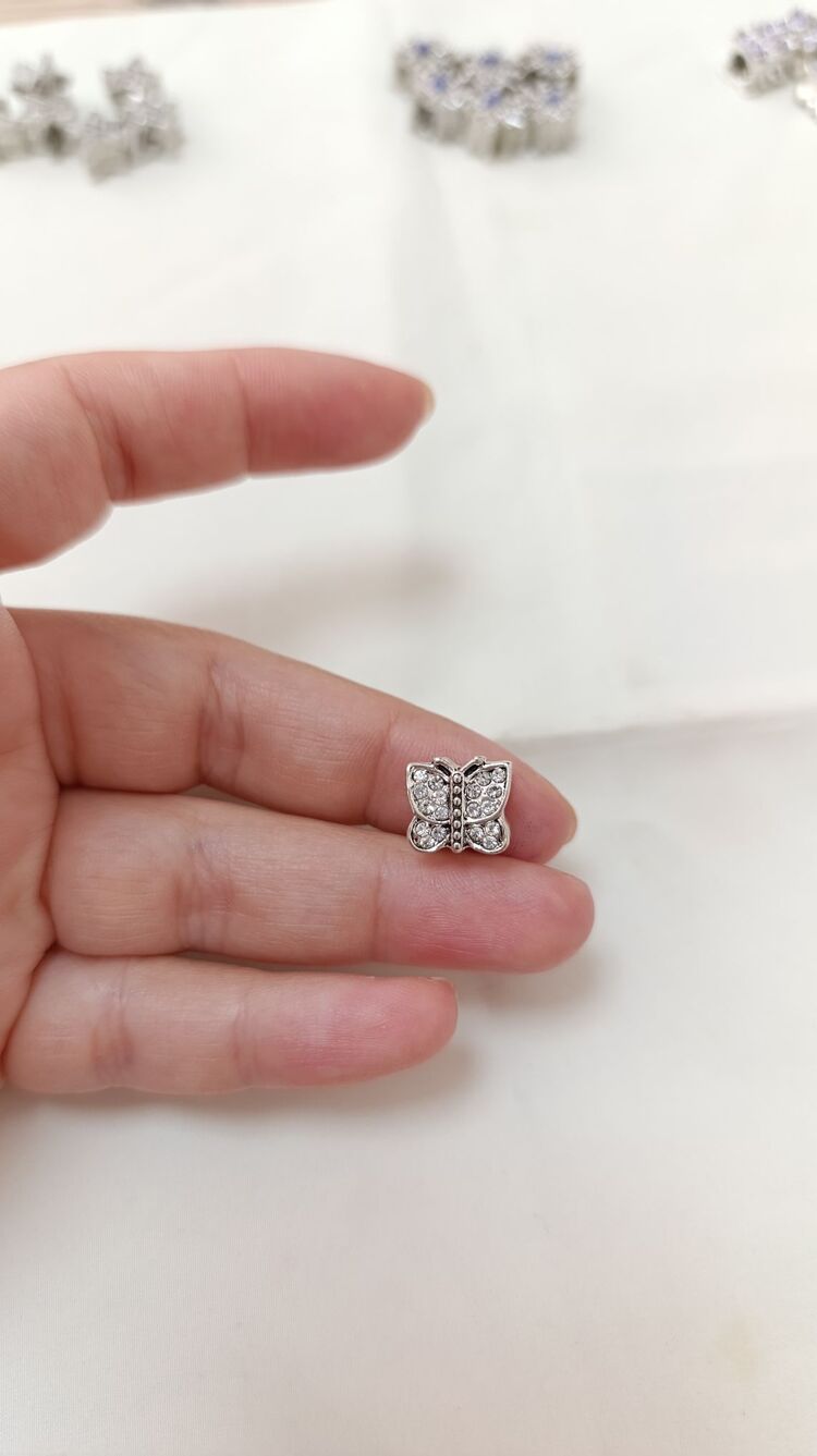 Beyaz Taşlı Kelebek Charm