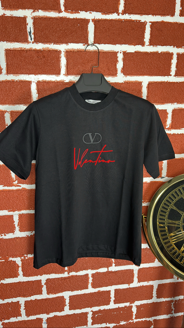 Kırmızı El Yazısı Nakış Logolu Premium T-Shirt
