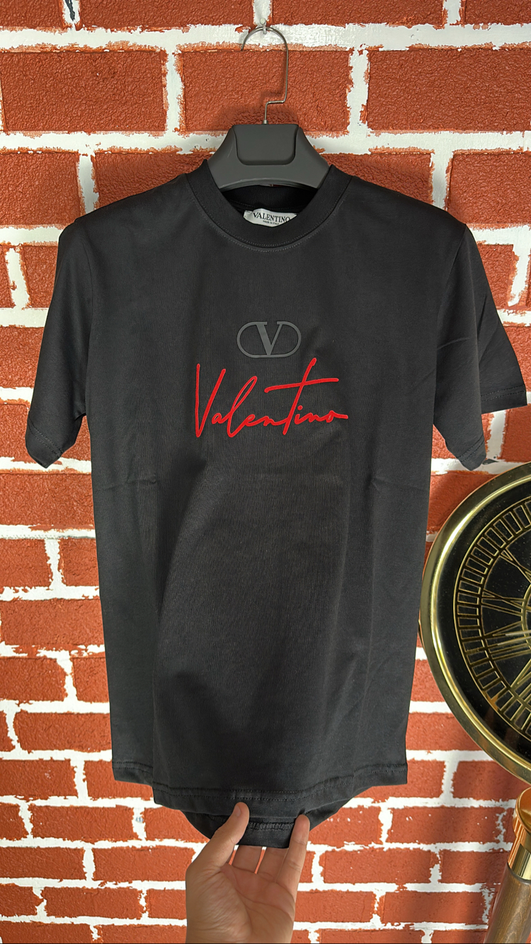 Kırmızı El Yazısı Nakış Logolu Premium T-Shirt