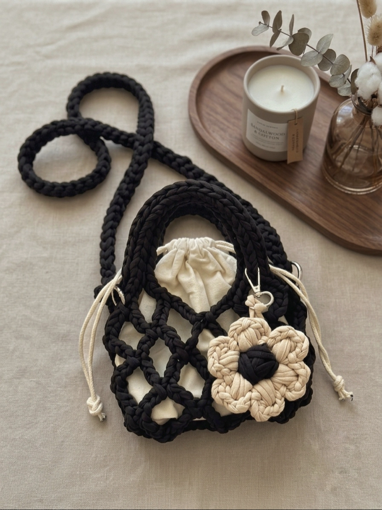 Knitty Black