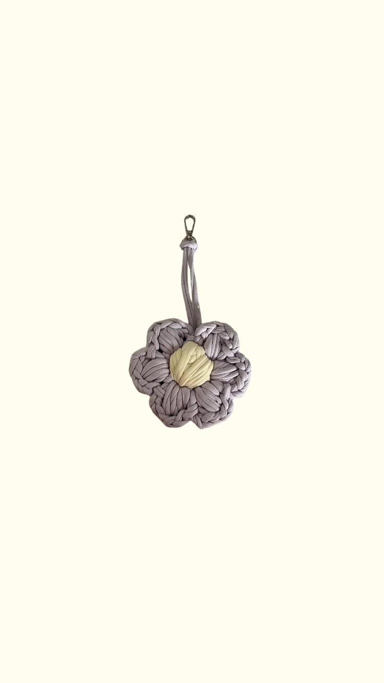 Daisy Charm / Moon Mist