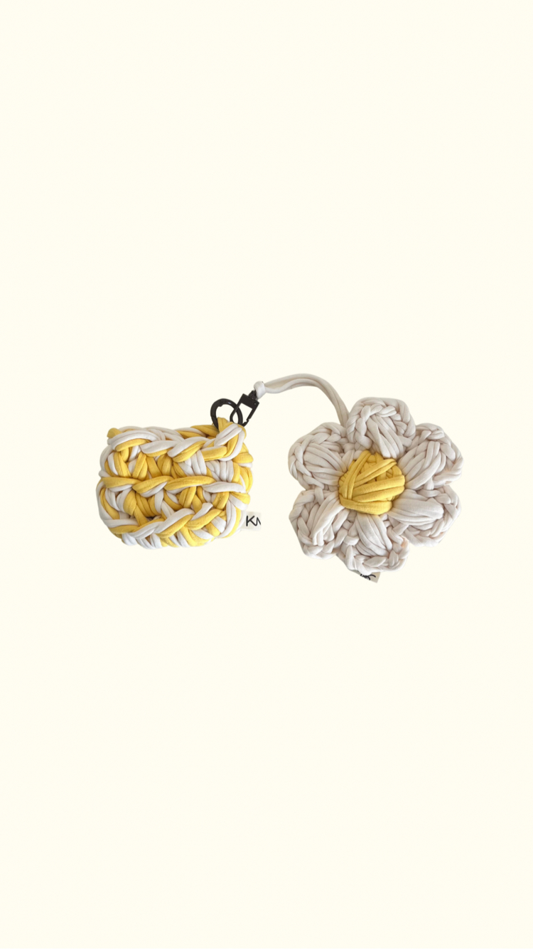 Airpod Case & Daisy Charm Set (Yellow/White)