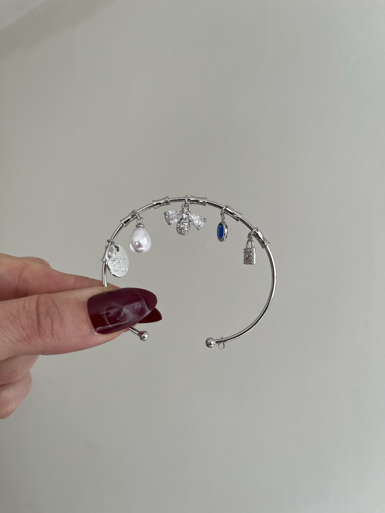 Çoklu Charm Detaylı Kelepçe | Silver