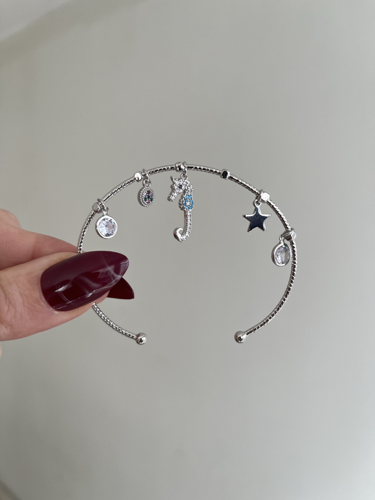 Çoklu Charm Detaylı Kelepçe | Silver