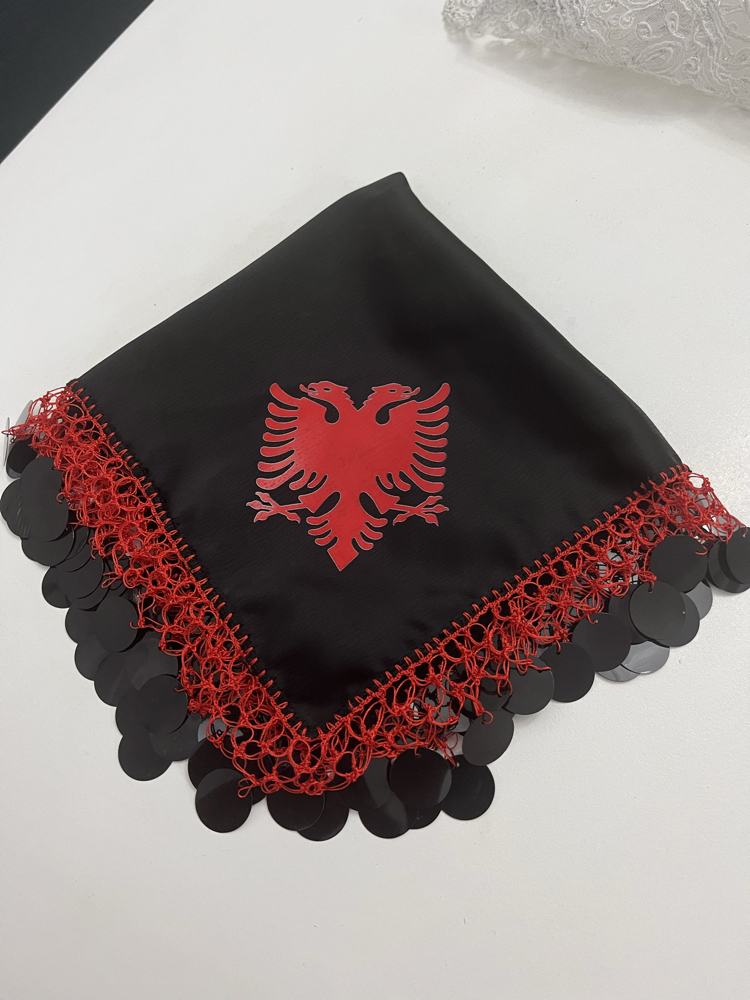 Siyah Püsküllü Arnavut Mendili