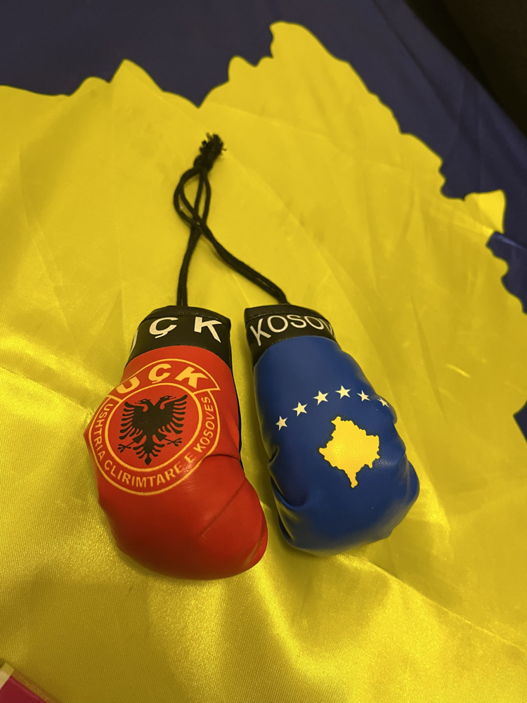 UÇK ve KOSOVA Boks Eldiven Süsü
