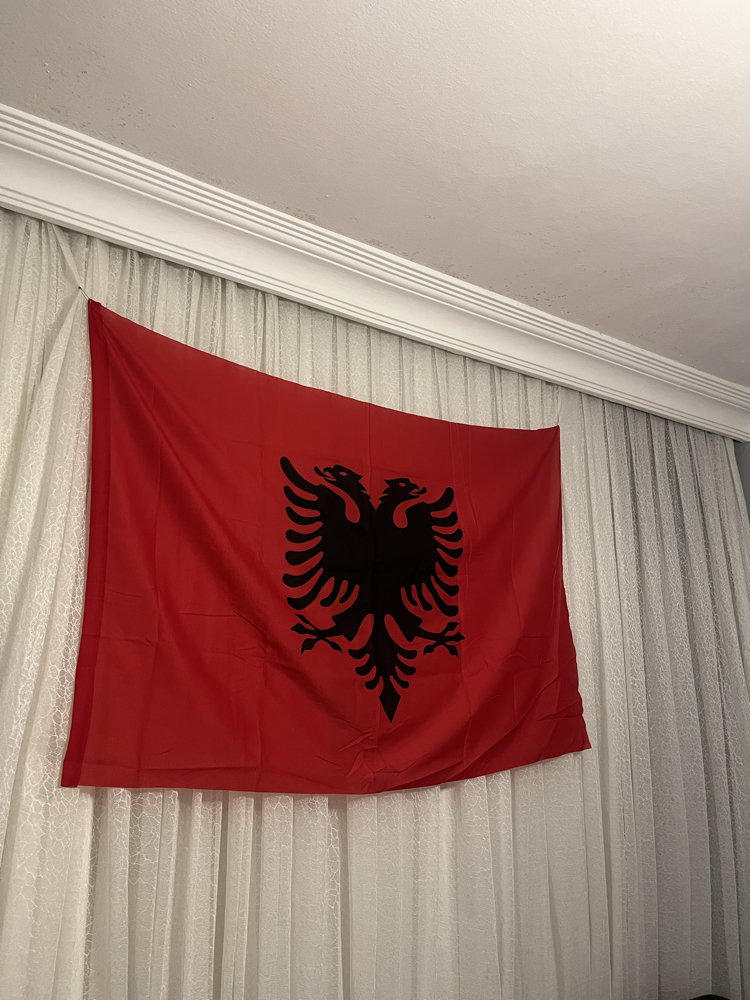 Arnavutluk Kumaş Bayrağı