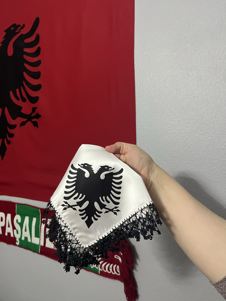 Siyah Püsküllü Arnavut Mendili