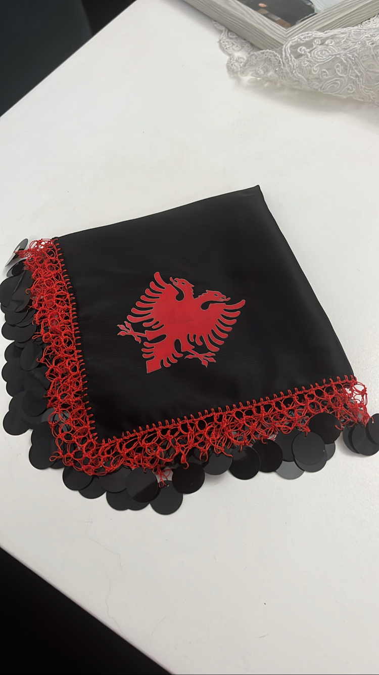 Siyah Püsküllü Arnavut Mendili
