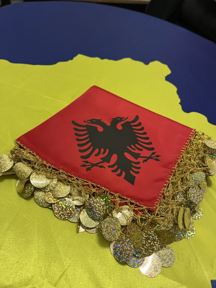 Sarı Püsküllü Arnavut Mendili