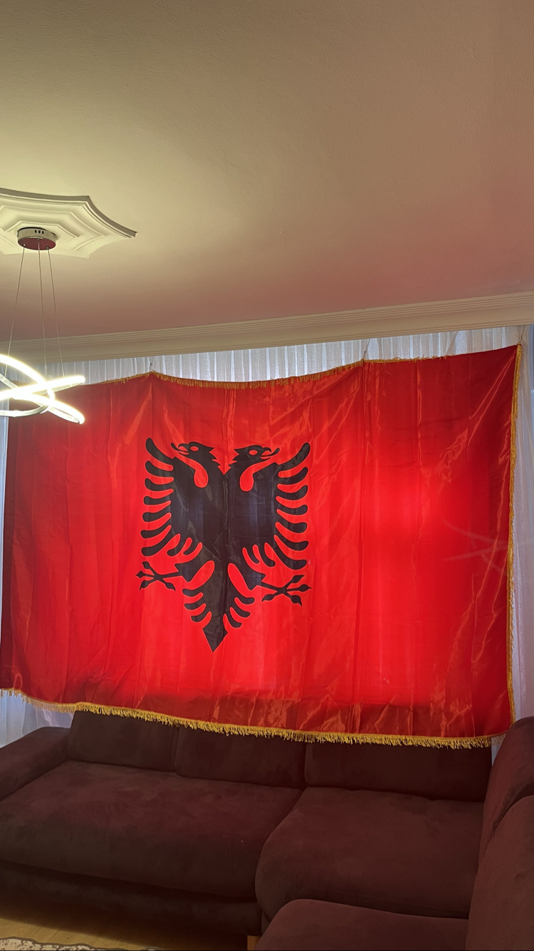 Büyük Arnavutluk Bayrağı
