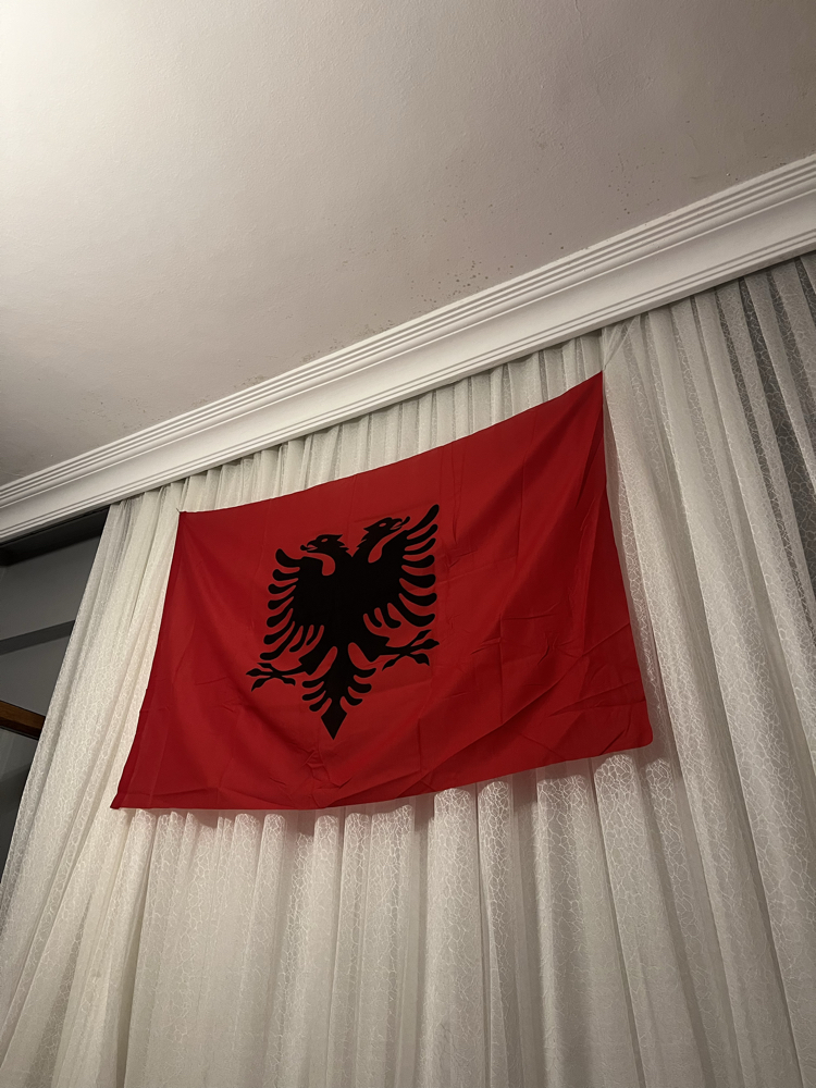 Arnavutluk Kumaş Bayrağı