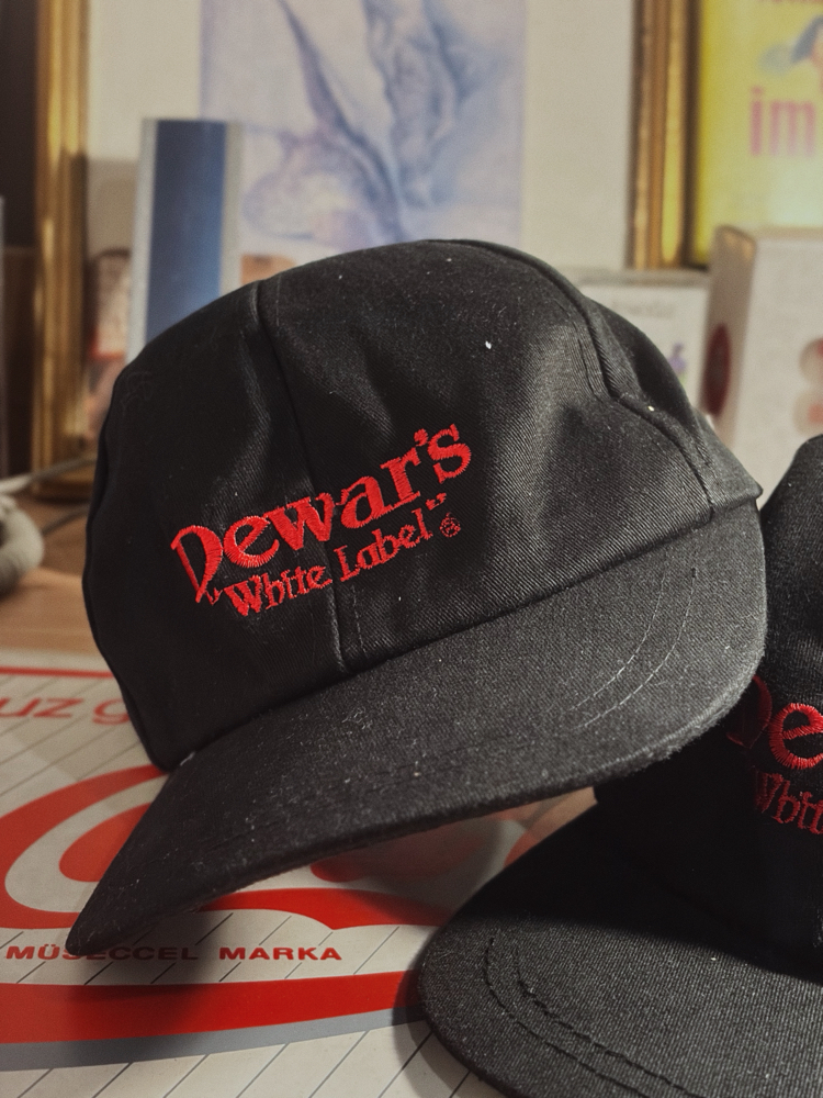 Dewars şapka kampanyalı 