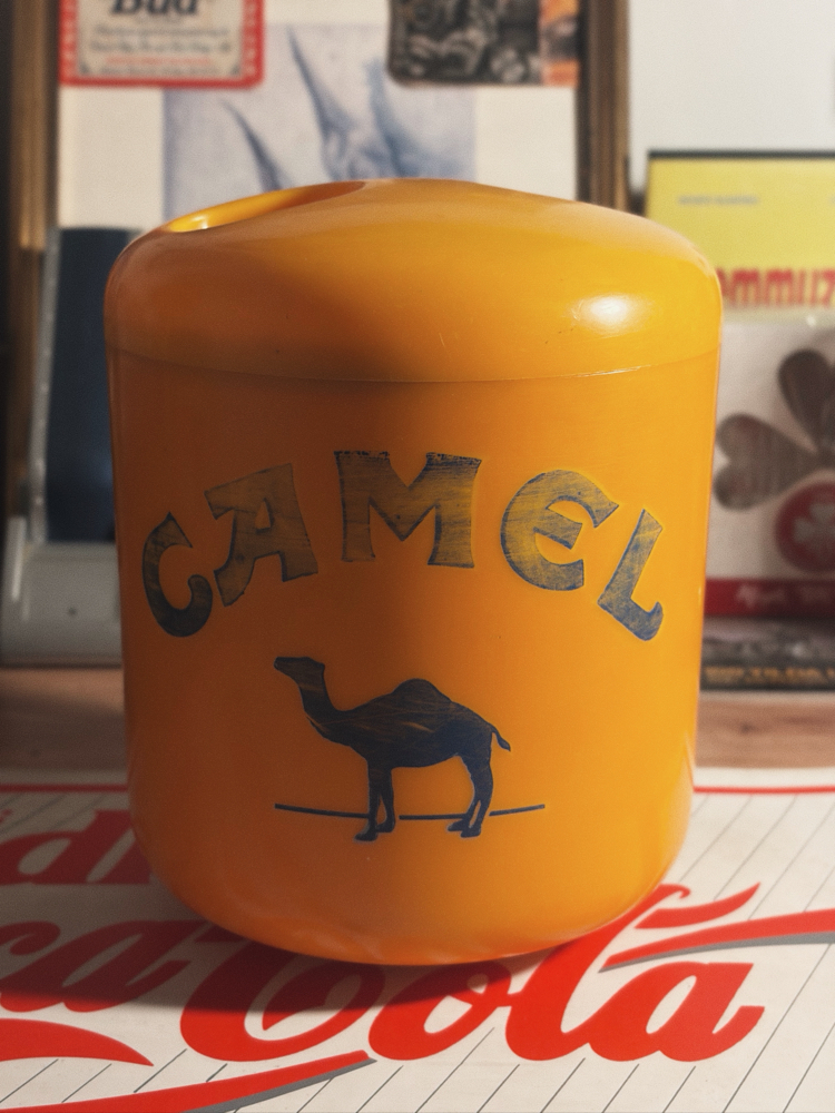 Camel buz kovası