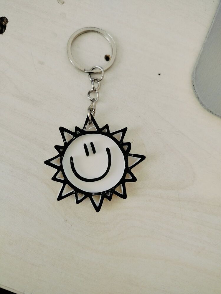 Gülümseyen güneş anahtarlık