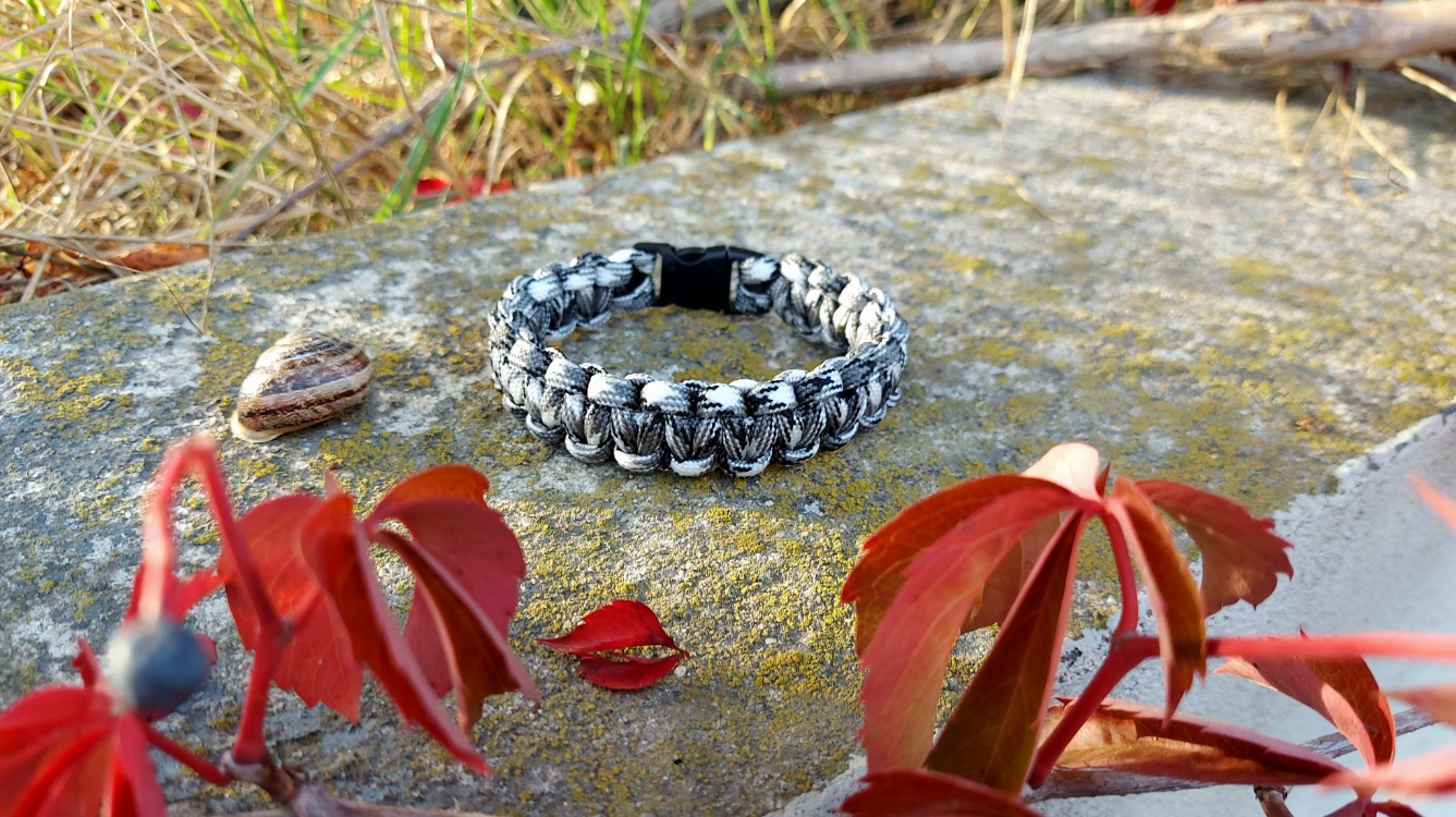 Siyah Kırçıllı Paracord Bileklik
