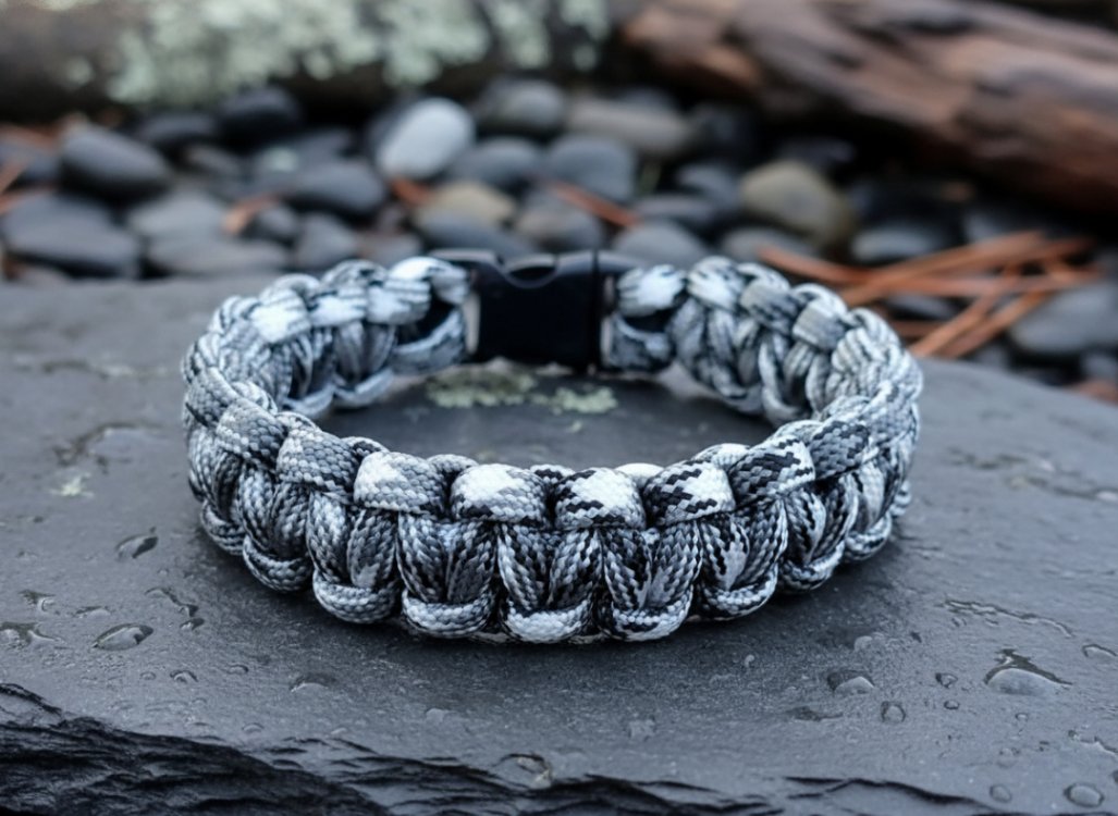 Siyah Kırçıllı Paracord Bileklik