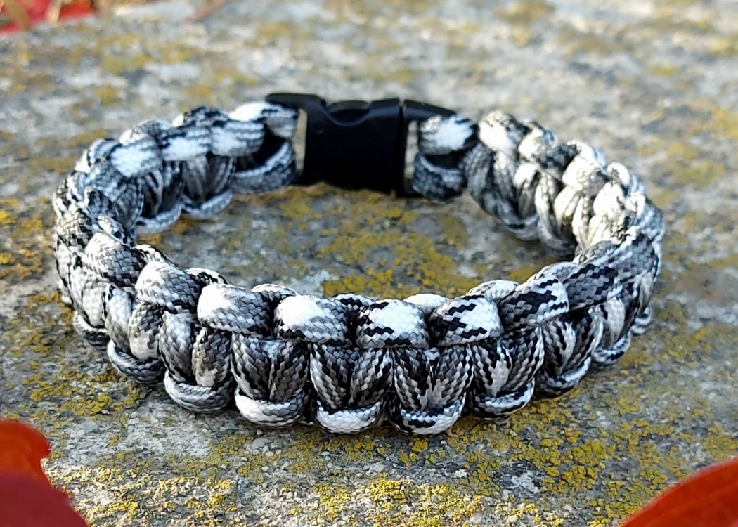 Siyah Kırçıllı Paracord Bileklik