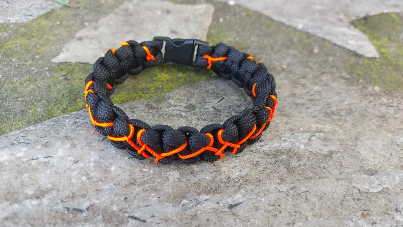 Siyah & Turuncu Çapraz Paracord Bileklik