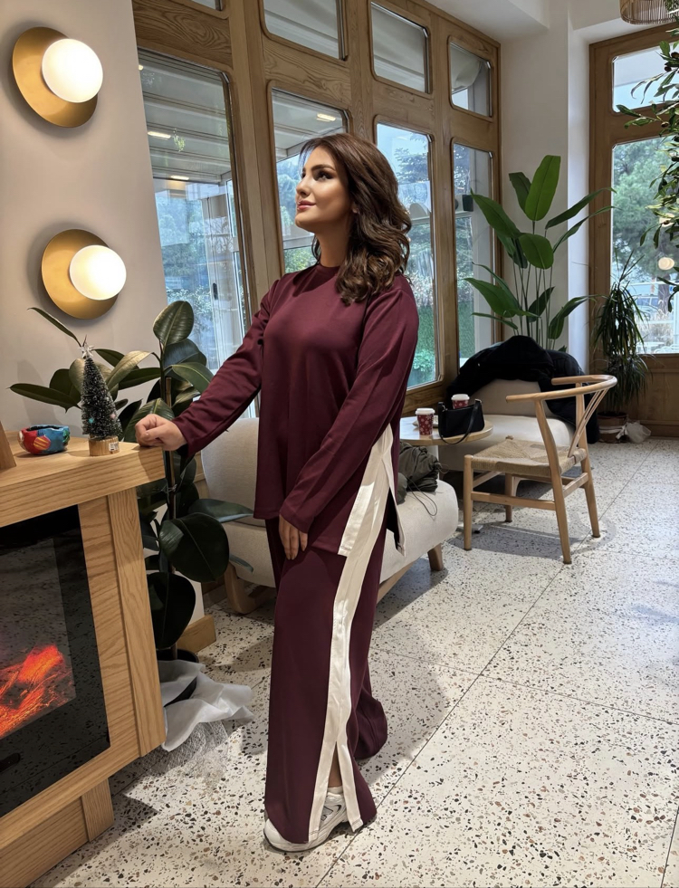 Bordo şeritli takım