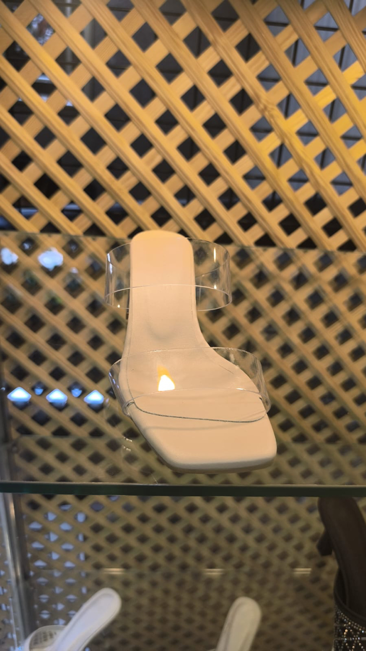 GLASS Küt Burun Şeffaf Topuklu Terlik