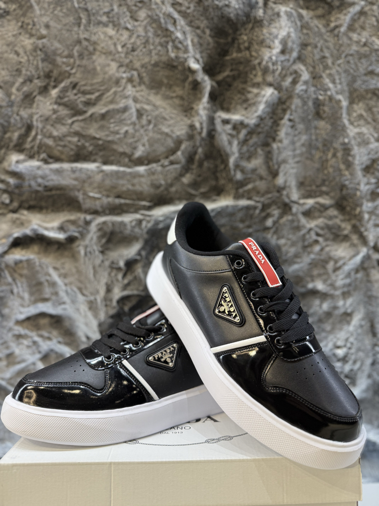 FLAŞ İNDİRİM-PRADA Casual Black and White