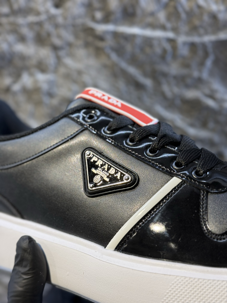 FLAŞ İNDİRİM-PRADA Casual Black and White