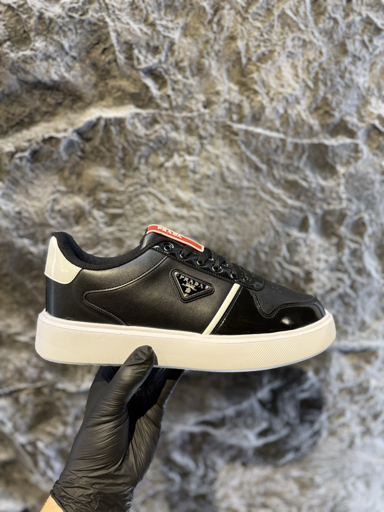 FLAŞ İNDİRİM-PRADA Casual Black and White