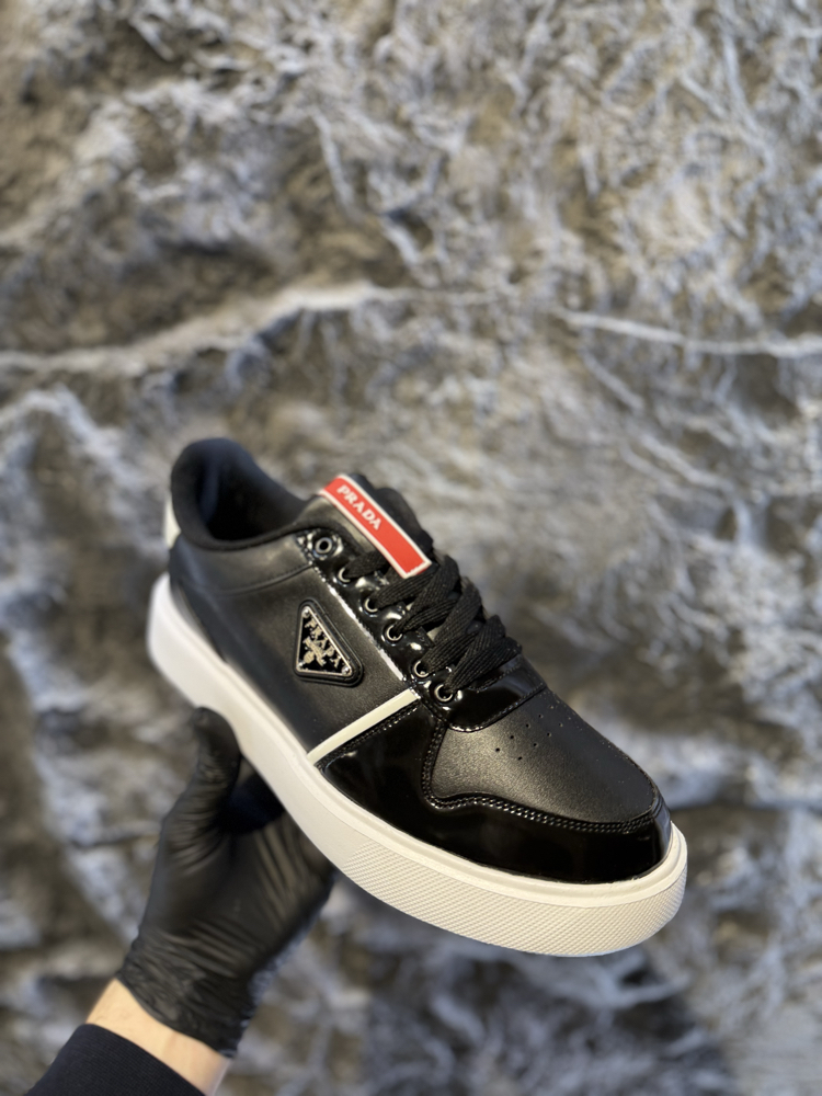 FLAŞ İNDİRİM-PRADA Casual Black and White