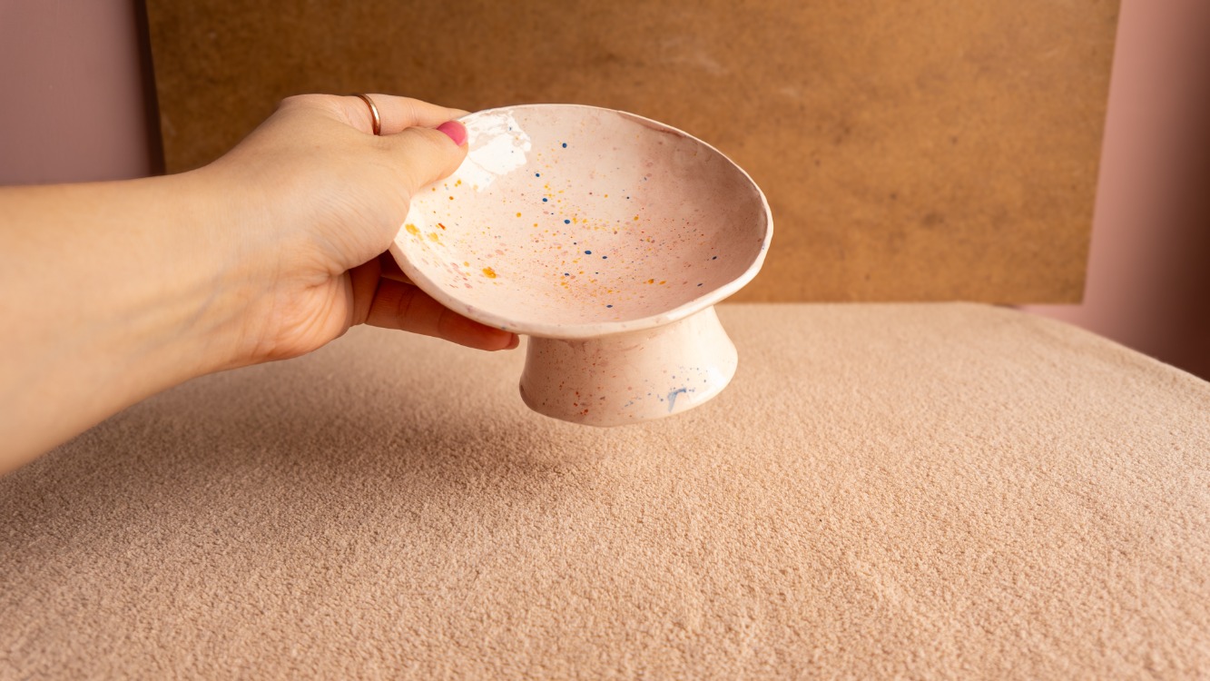 Renkli Noktalı Yükseltilmiş Seramik Kedi Mama Kabı Seti