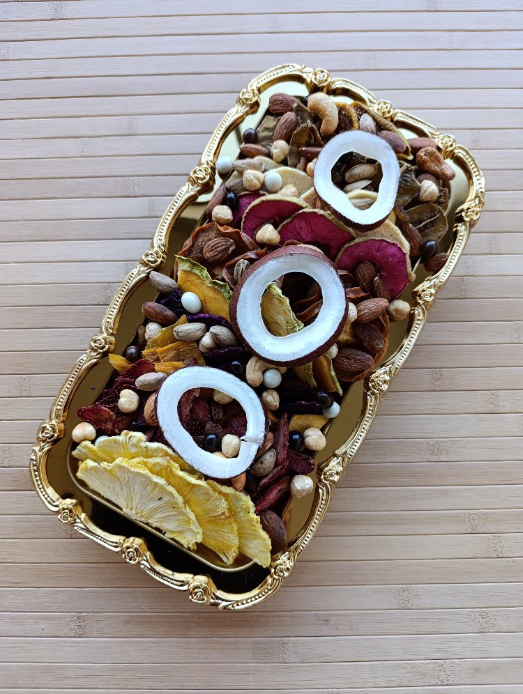 Hediyelik Kuru Meyve ve Kuruyemiş Tabağı