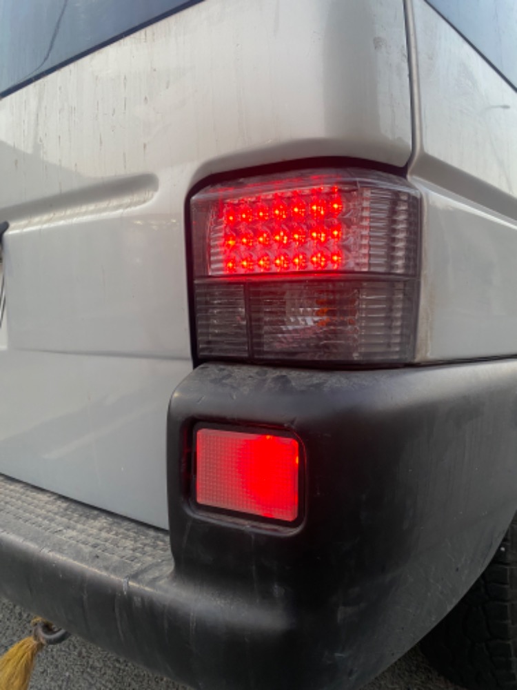 KushKafa Vw Transporter T4 FÜME Arka Tampon Sis Farı - Park / Gündüz Lambası