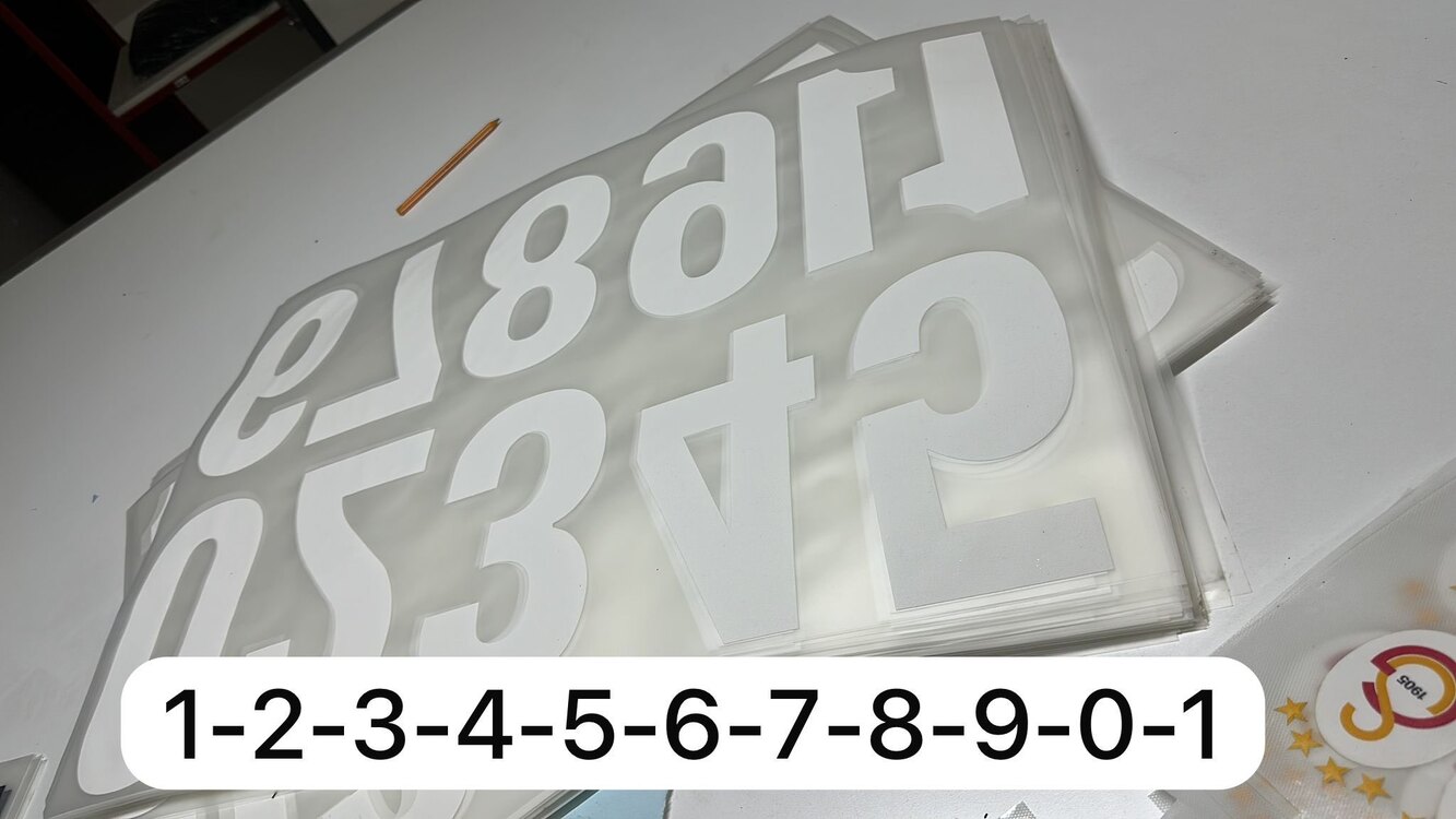 Siyah ya da beyaz 22 cm