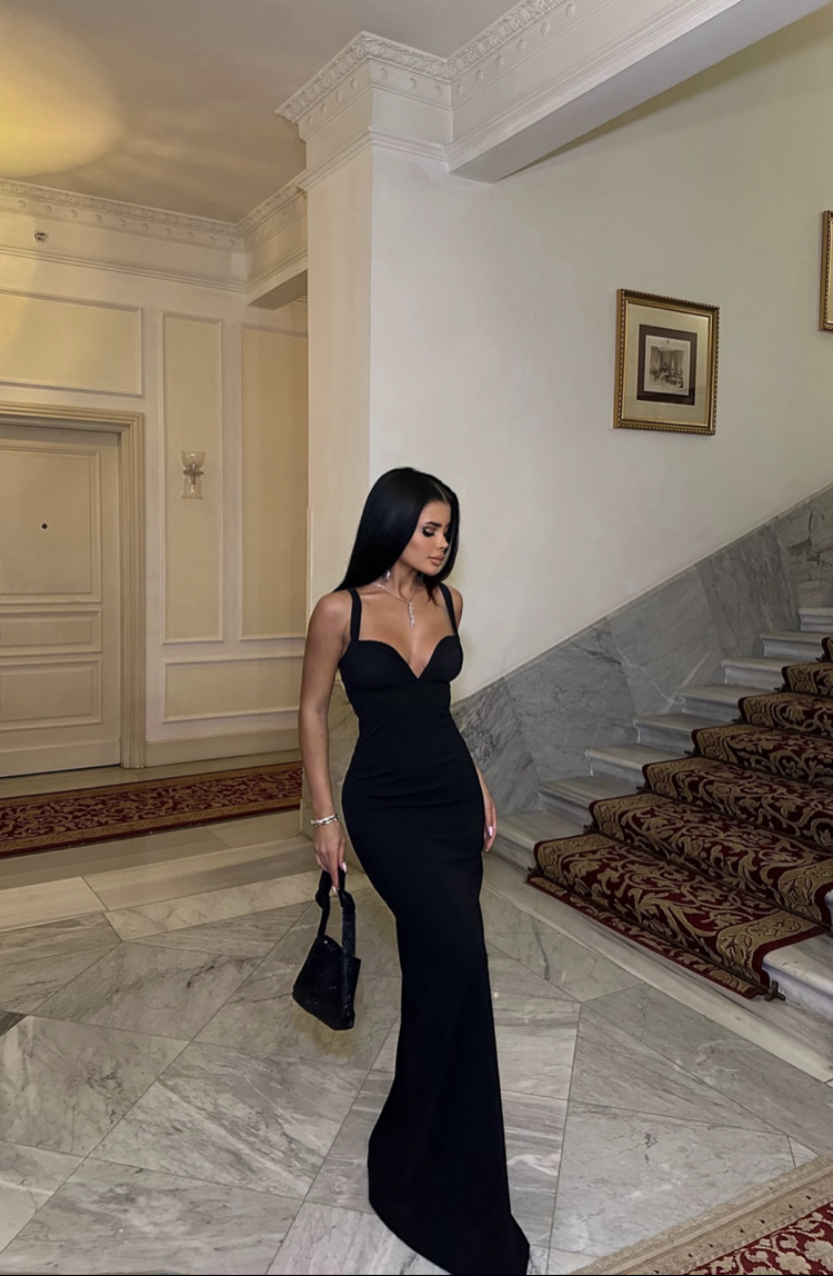 Siyah Askılı Elbise