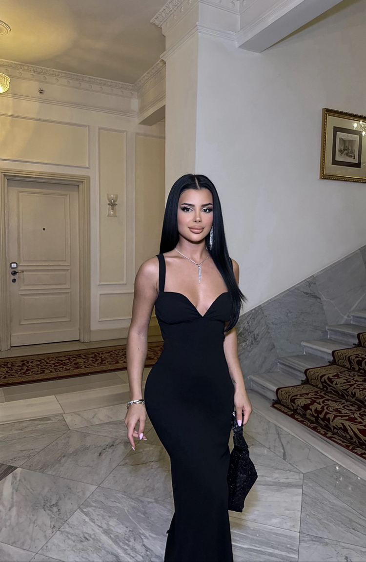 Siyah Askılı Elbise