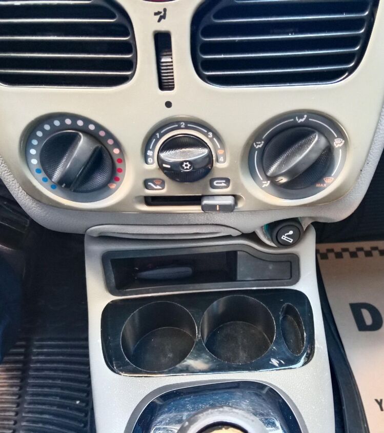 Palio / Albea Mk2 kasa bardaklık piano black