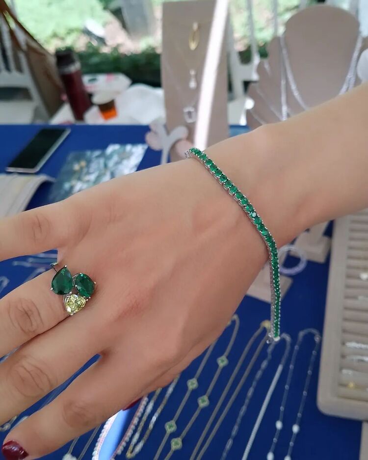 Zümrüt yeşili suyolu bileklik
