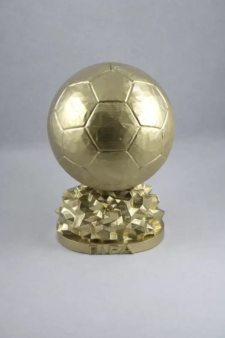 Ballon d'Or Maketi – Gold Kaplama, 15 cm Futbol Kupa Replicası